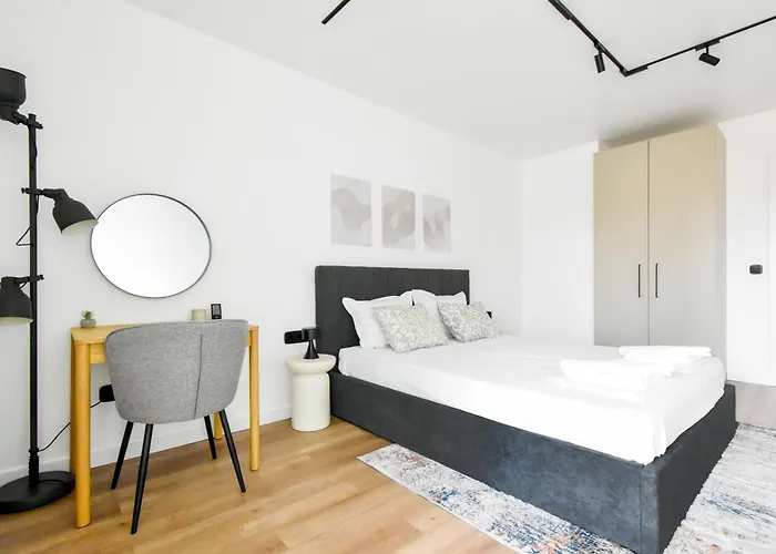 Modern & Quiet 1br Near Center By Flat Mаnager